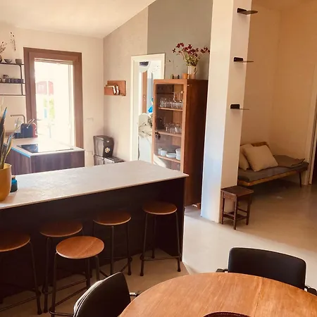 Domu In Su Satu Tatil Evi