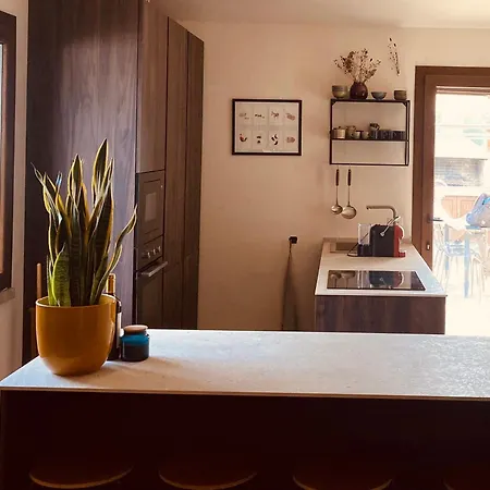 Domu In Su Satu Tatil Evi